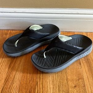 Vionic Restore recovery sandal- Black unisex Women’s 9/ Men’s 7.5